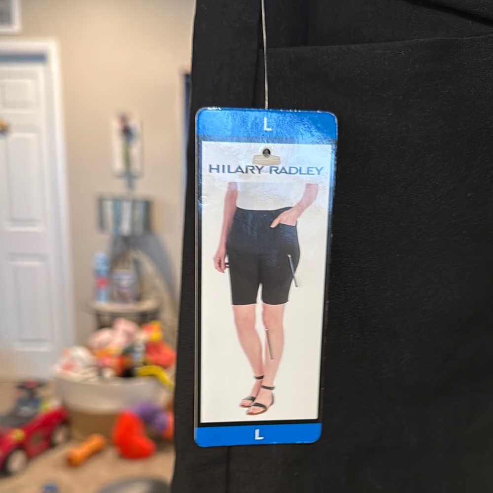 Hilary Radley NWT Black pull up Bermuda Shorts. Size Large - Picture 4 of 5